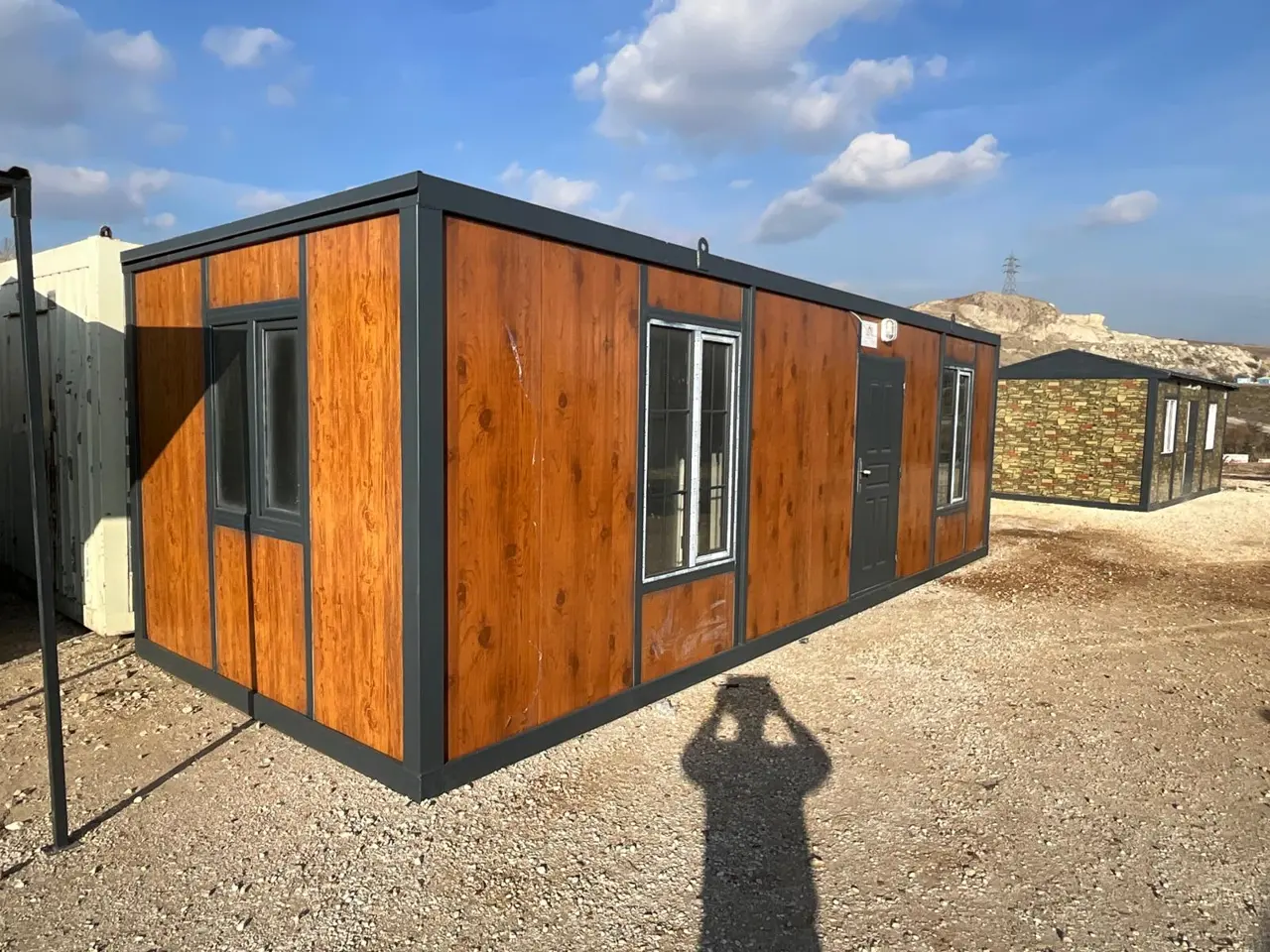 24 m² Modüler Ev: giriş cephesine çapraz bakış