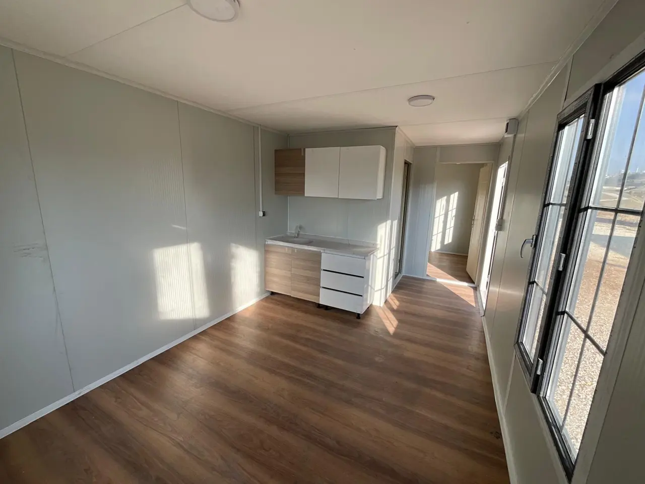 24 m² Modüler Ev: yaşam alanına köşeden bakış