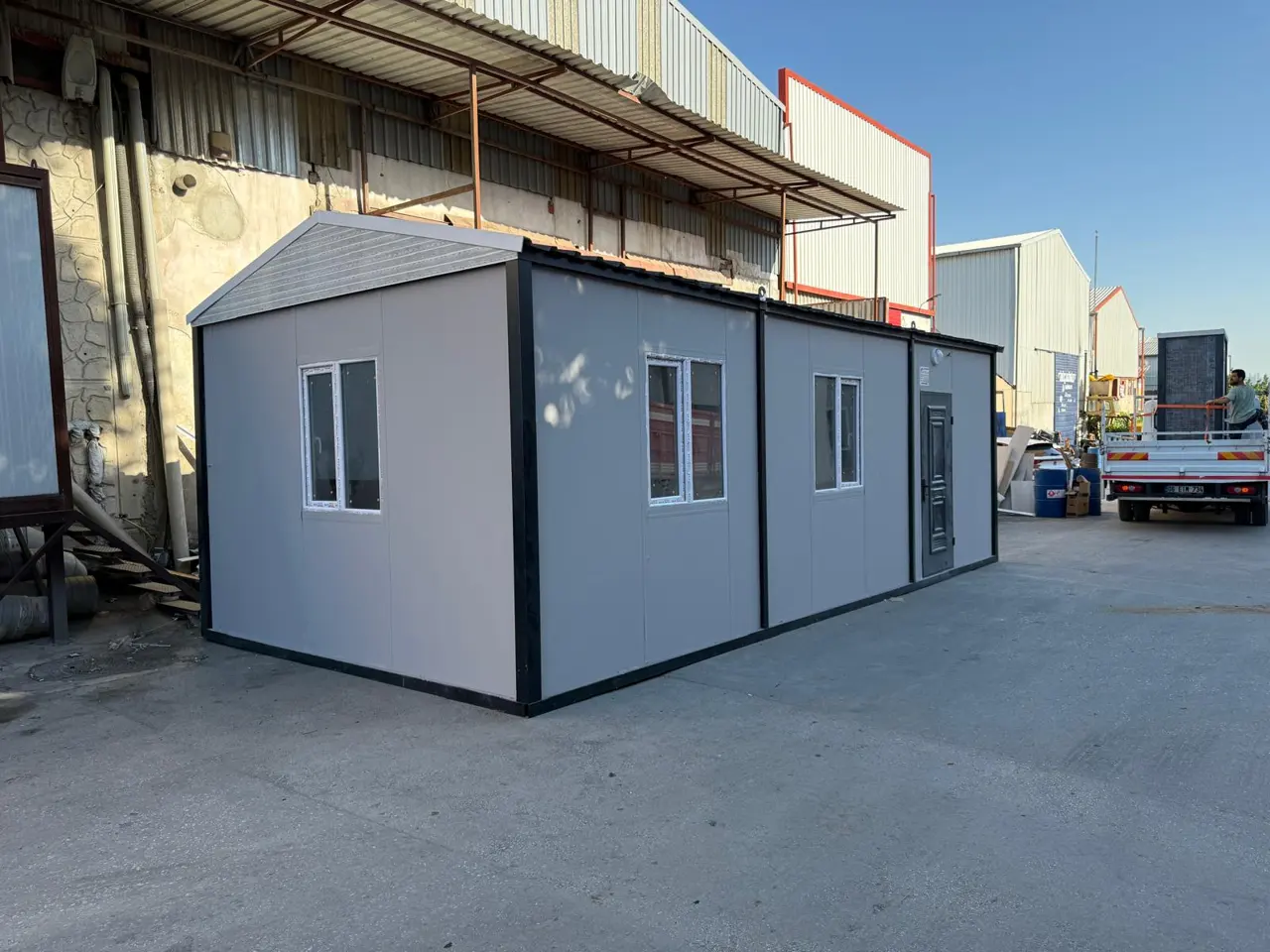 32 m² Modüler Ev: yan cephede pencere düzeni