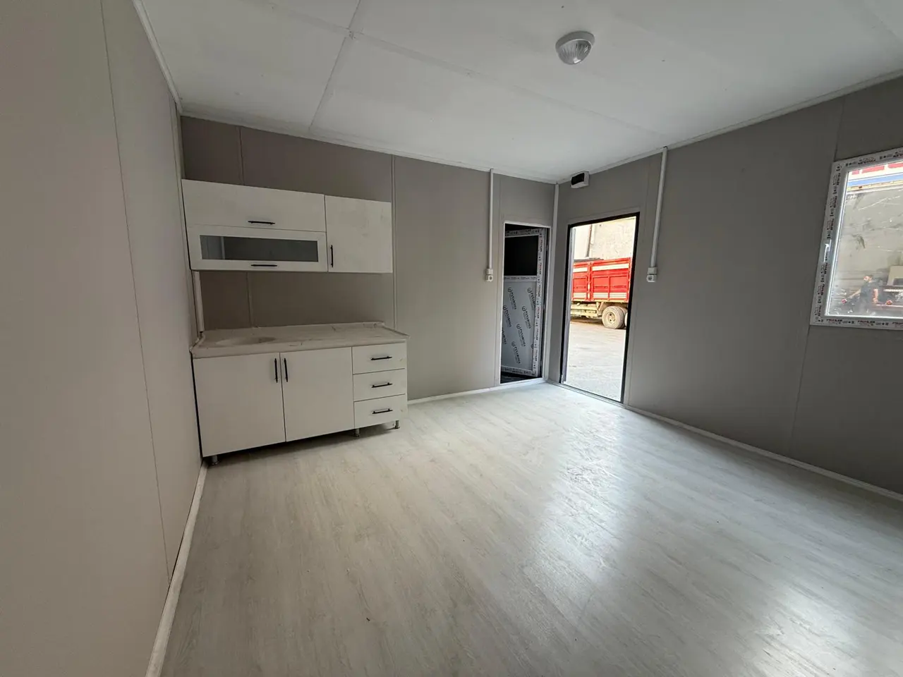 32 m² Modüler Ev: mutfak tezgahının iç hacimle ilişkisi