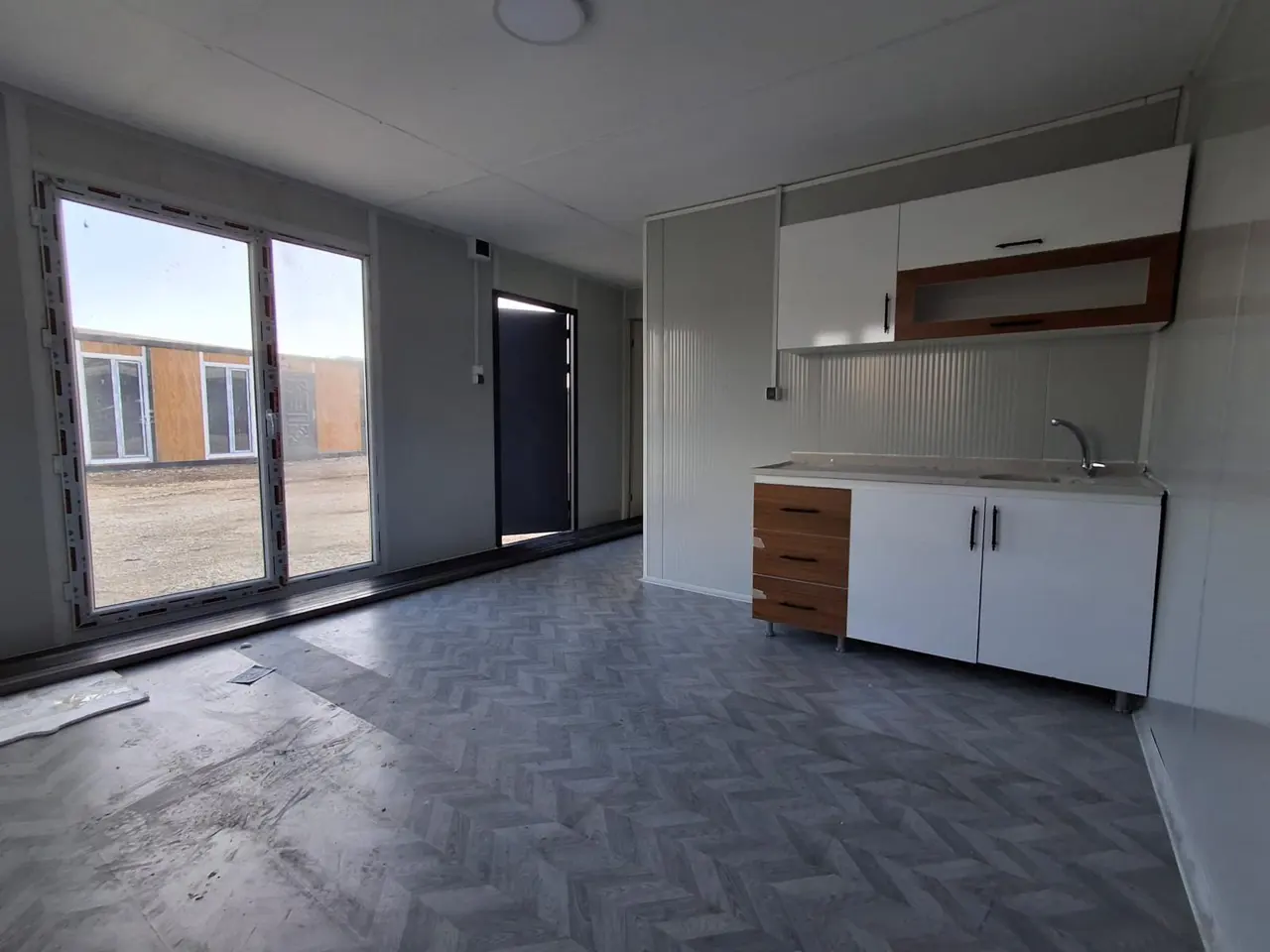 32 m² Modüler Ev: mutfak önündeki yaşam alanı