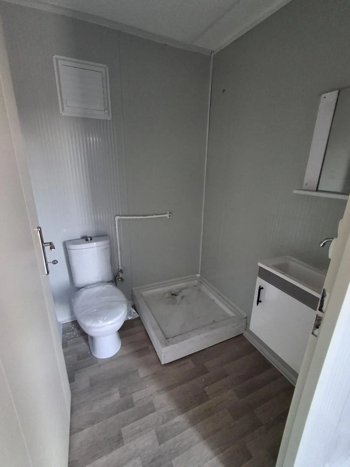32 m² Modüler Ev: duş ve tuvalet bölümü