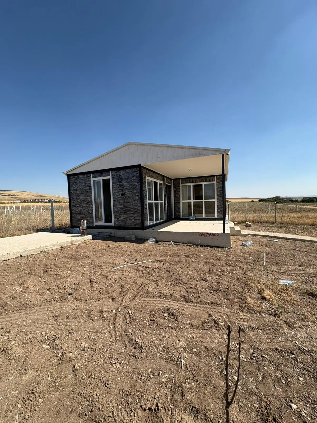 56 m² Modüler Ev: bahçe yönünden giriş cephesi