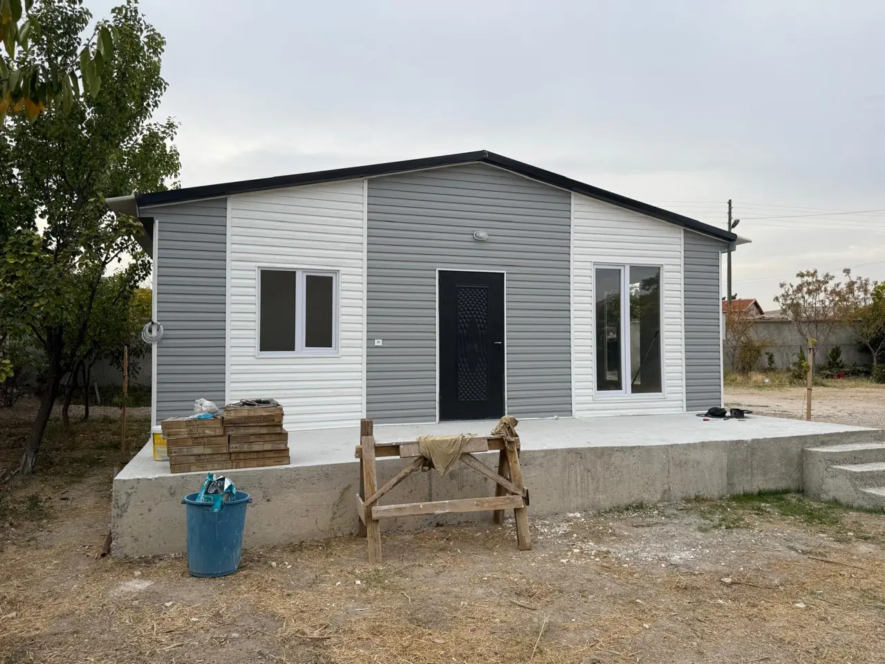 64 m² Prefabrik Ev: giriş kapısı ve cephe kaplaması