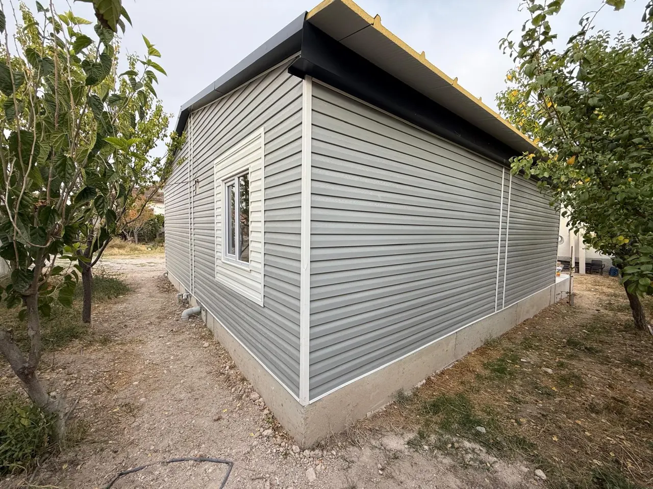 64 m² Prefabrik Ev: kaplamalı dış köşeye yakın bakış